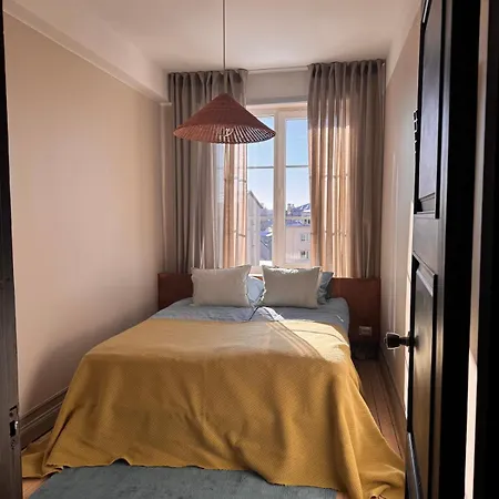Sunny 2 Bedroom In The Center شقة