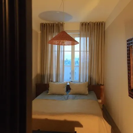 Sunny 2 Bedroom In The Center *