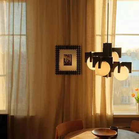 Sunny 2 Bedroom In The Center *