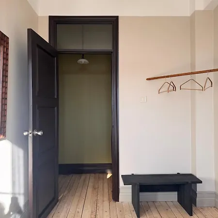 Sunny 2 Bedroom In The Center *