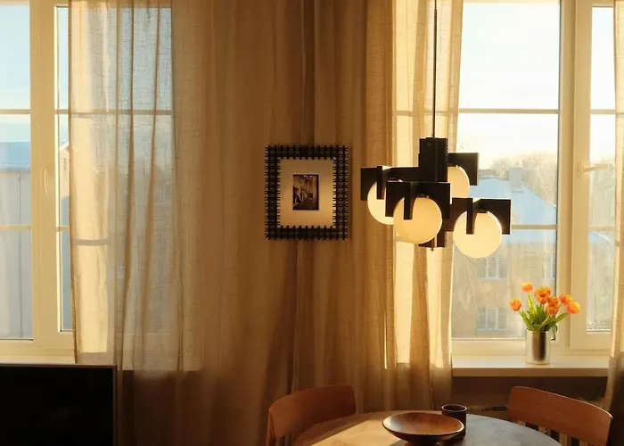 Sunny 2 Bedroom In The Center *