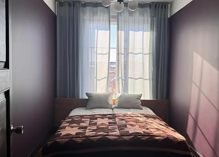 Sunny 2 Bedroom In The Center *