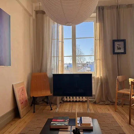 Sunny 2 Bedroom In The Center *