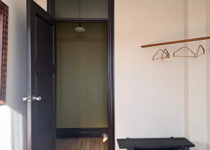 Sunny 2 Bedroom In The Center *